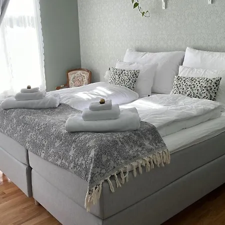 Fruenes Guest house *