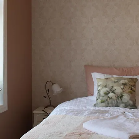 Fruenes Guest house *