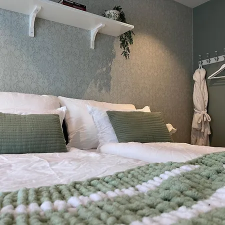 Fruenes Guest house *