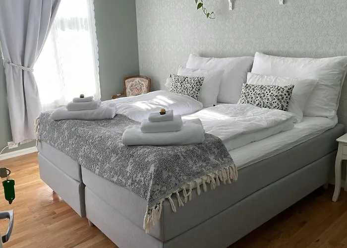 Fruenes Guest house *
