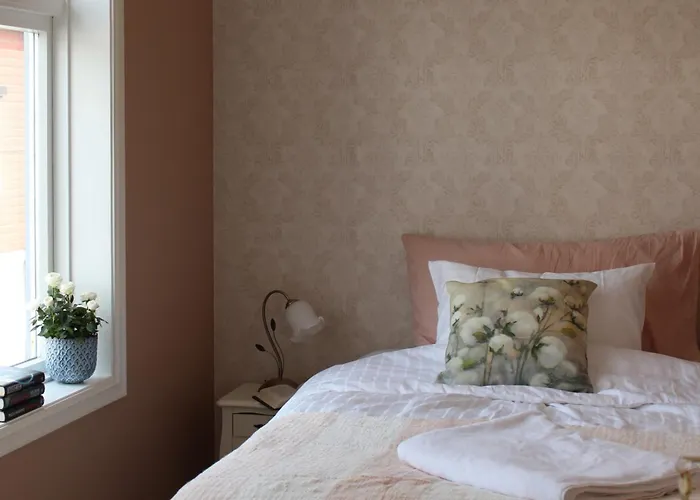 Fruenes Guest house *