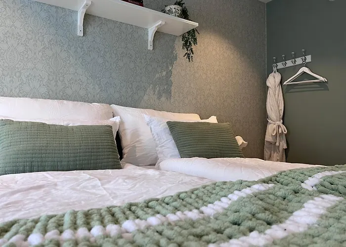 Fruenes Guest house *